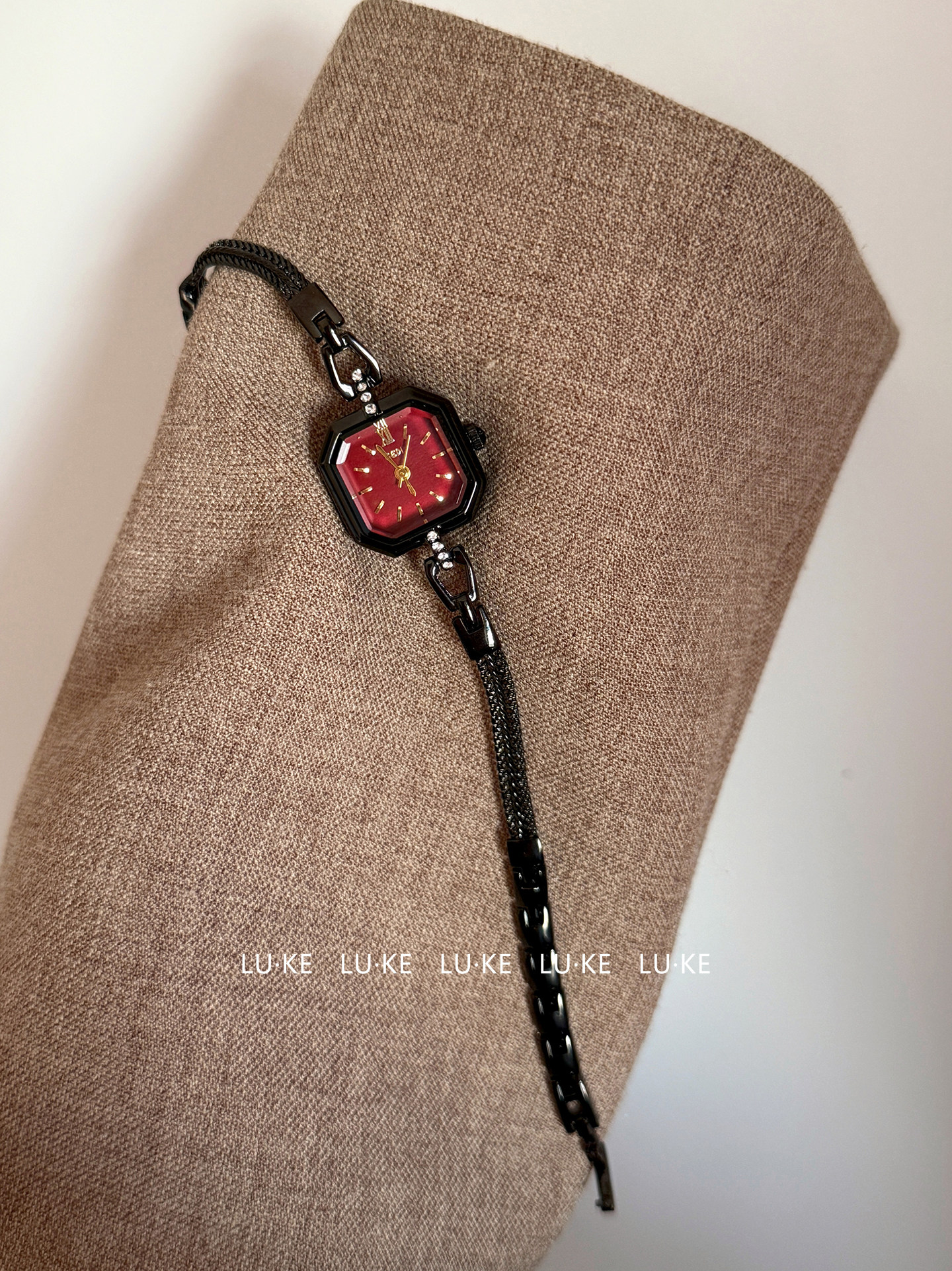 LUKE Black and Red Square Women's Watch Bracelet, Unique Casual Style, Versatile, Flattering Quartz Watch for Women, 345