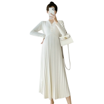 Maternity wear autumn wear 2024 new style fashionable age-reducing slimming design temperament V-neck knitted nursing dress