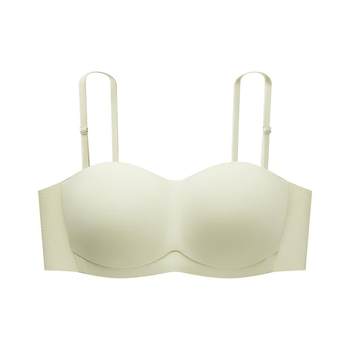 There is a tree with small breasts gathered without traces and bras without anti-slip