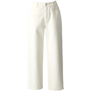 Spring off-white straight-leg jeans and nine-quarter pants