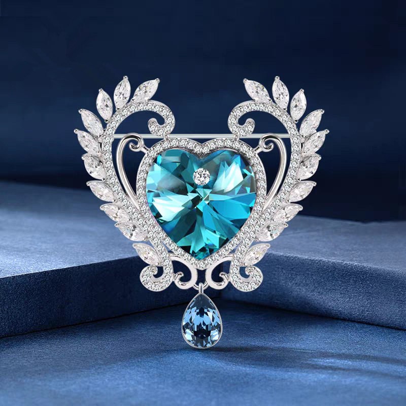High-end, best-selling new Angel's Tears Heart Brooch, luxurious and sophisticated hollow design, corsage, anti-exposure pin