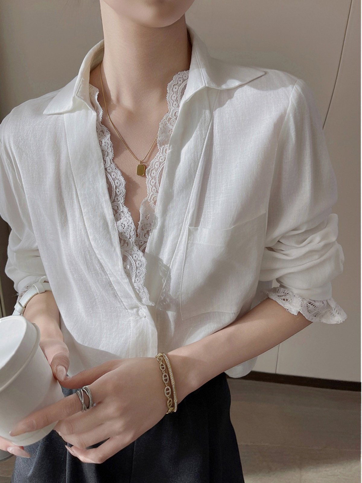 Pinkeen White V Neck Lace Splicing Long-Sleeved Shirt for Women Autum 2026 New Age-Reducing Fashionable High-End Top