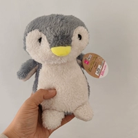 Мягкий и милый маленький пингвин