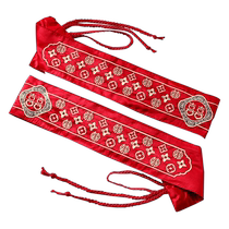 The red belt for wedding can be used as a wedding decoration for the bride and groom. It can be used to put thousands of dollars into the waistband. A pair of embroidered wedding belts.