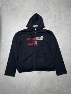 Пуховик с капюшоном принтованной коллекции Vetements VTM Antwerpen с молнией и Ripple-эффектом