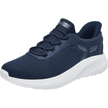 Skecher flashed through the mesh and sported casual shoes with light feet