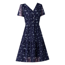 Middle-aged mother summer V-neck floral dress 2024 new womens high-end foreign style fashion to reduce age and high-end sense