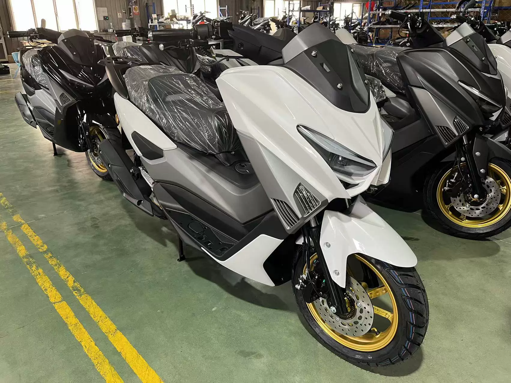 Водяной холодный воитель трех поколений с педалью топлива CBS автомобиль 150cc Национальный Si Электрический распылитель Национальный мотоцикл Национальный мотоцикл