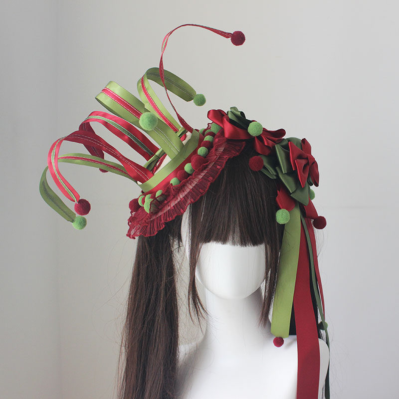 A circus fairytale begins with new colors: red and green. Handmade trinkets, Lolita hair accessories, Lolita Christmas, and a grotesque clown.