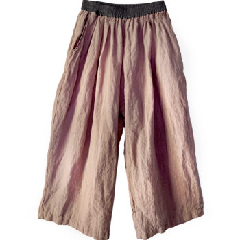 ການປົກຫຸ້ມຂອງແມ່ນ floral retro pants ເກົ້າຈຸດກ້ວາງຂາ