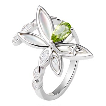 Cigalong dragonfly peridot ring