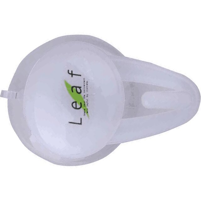 2 packs of hooks, 2 packs of small hooks and strong suction cups