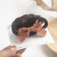 Маленькие апельсиновые вьющиеся волосы