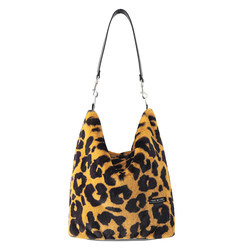 ກະເປົາ HIDDENNOTES / ສິນຄ້າພ້ອມຂາຍ Niche Leopard Tote Bag Unisex Plush Shoulder Bag Versatile Hobo Bag