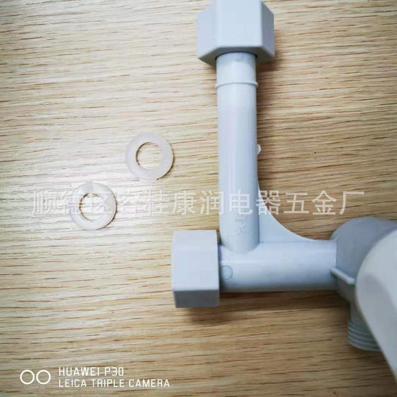 Spot wholesale plastic U-shaped electric water heater anti-electricity universal mixing valve Solar shower temperature regulating mixing valve