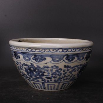 Ming dynasty wanli blue and white hand-painted lotus arhat vat, antique porcelain, second-hand ornaments collection