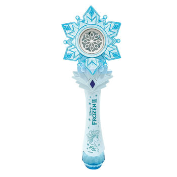 Princess elsa holding magic bubble blower