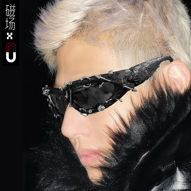2025 Venom Vanguard Sunglasses - Avant-garde Epoxy Resin American Dark Gothic Style Handmade Trendy Sunglasses with Arrow Rivets