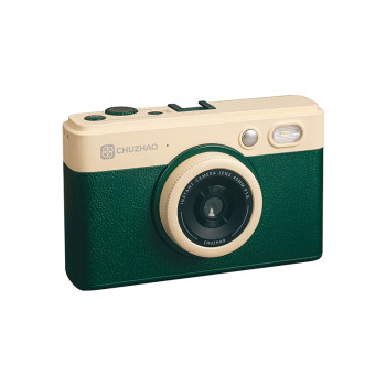 First photo of the polaroid camera directly produces color photos First photo of the polaroid camera directly produces color photos