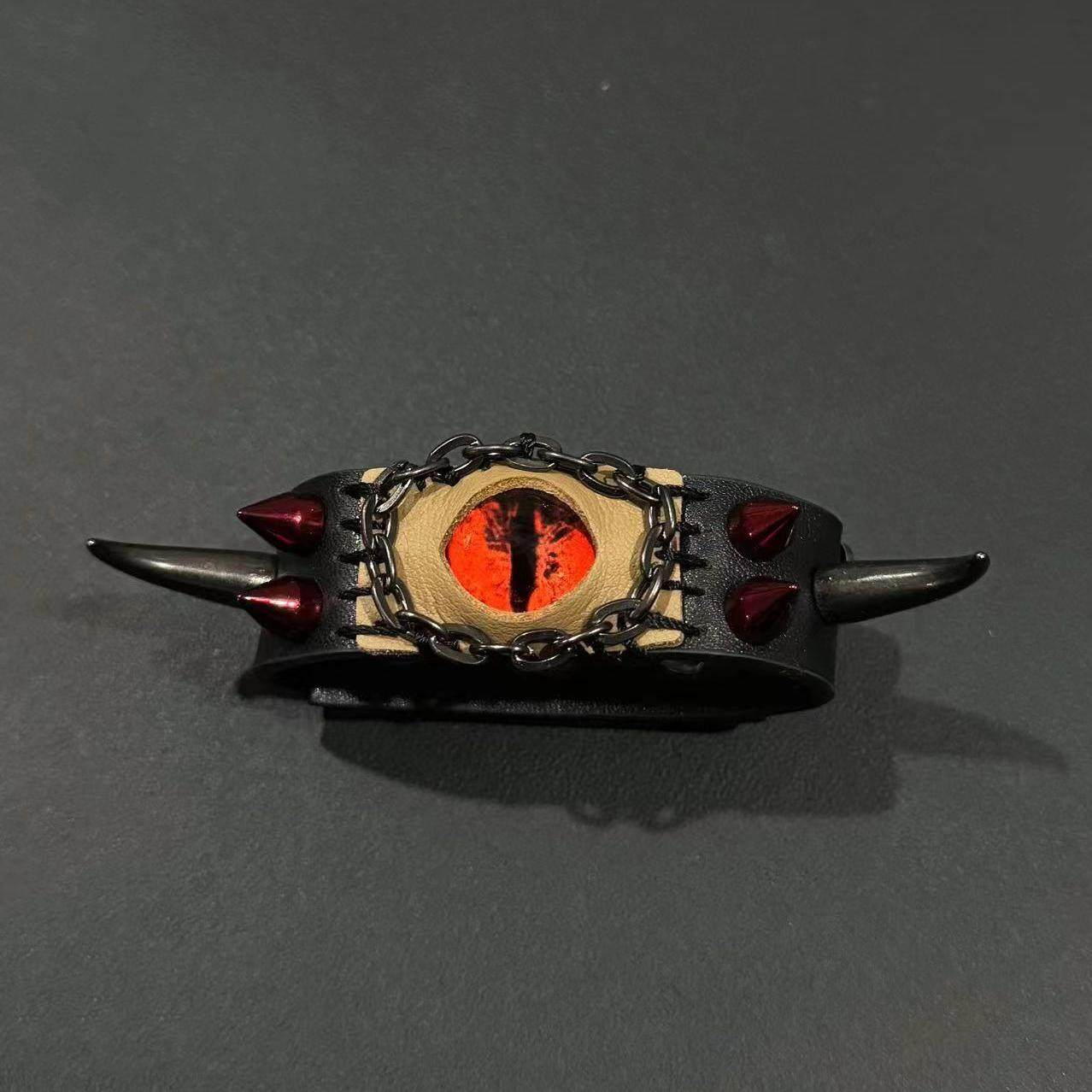 Handmade niche dark wasteland style pet bracelet, American style stacked evil eye bracelet choker accessory