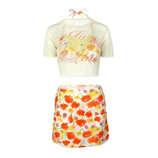 2025新款温泉泳衣女款小胸聚拢度假高级感绝美性感纯欲沙滩比基尼