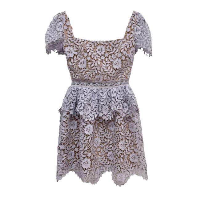 A wealthy daughter's high-end niche dress