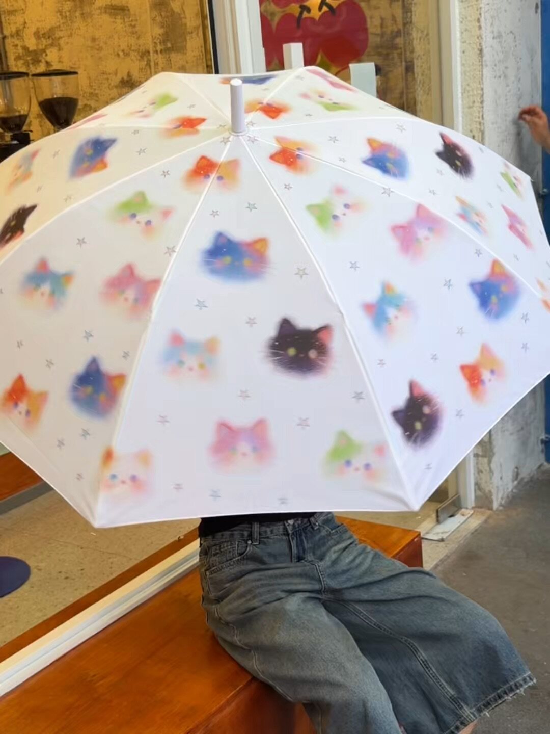 Rosy's adorable cat-themed long-handled umbrella is large, wind-resistant, stylish, sturdy, and automatically adaptable to both sunny and rainy days.