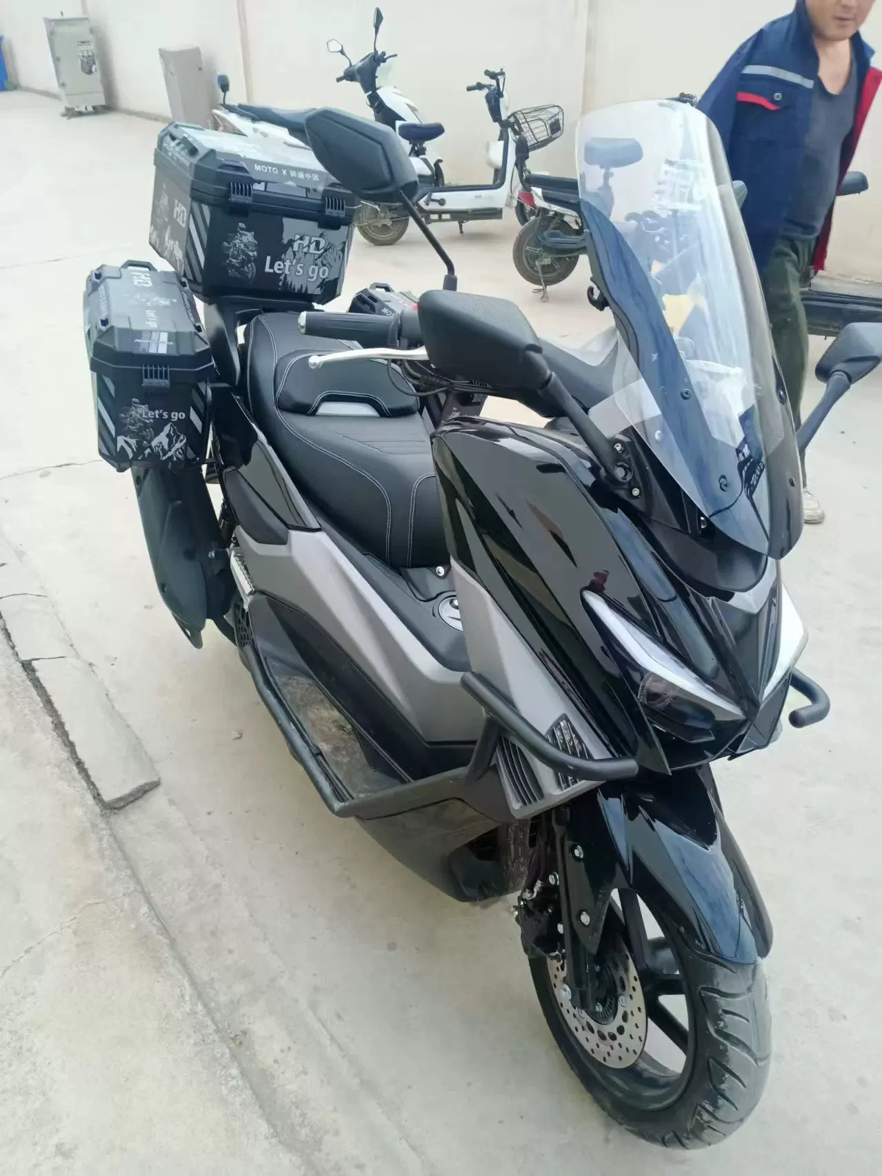 Водяной холодный воитель трех поколений с педалью топлива CBS автомобиль 150cc Национальный Si Электрический распылитель Национальный мотоцикл Национальный мотоцикл