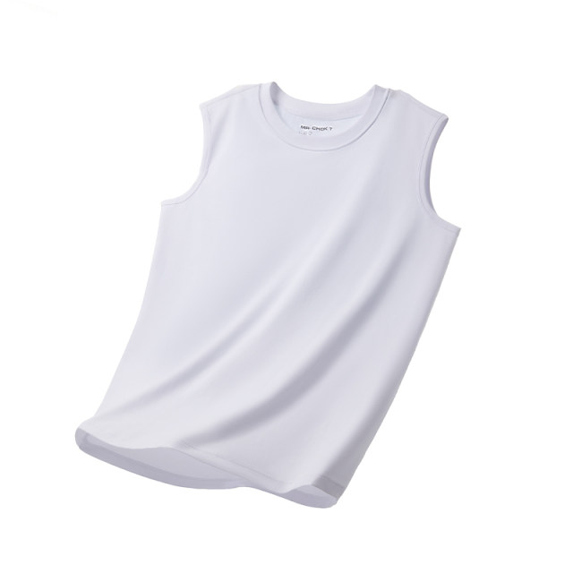 Kukeer's breasts are tight and underwear can be worn outside