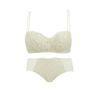 Gorrel's beautiful lace wire-free bra set