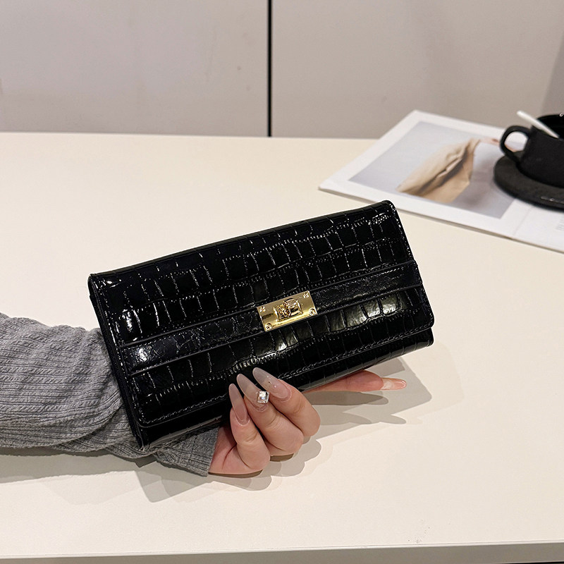 Niche high-end crocodile-patterned long wallet for women, retro style, multi-card slots, large capacity, multi-functional clutch/phone bag.