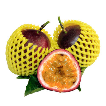 Guangxi seasonal fresh passion fruit free shipping