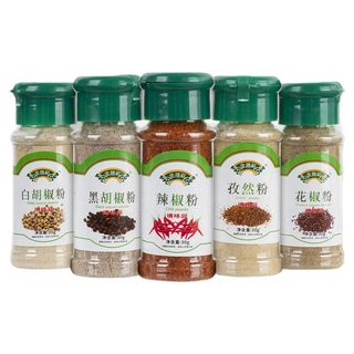 Botellas pequeñas de cocina con condimentos, fideos de pimienta blanca y negra, chile en polvo, comino en polvo, diversos condimentos, materiales para mojar en barbacoa