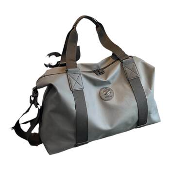 A travel bag of excellent quality is enough for short trips.