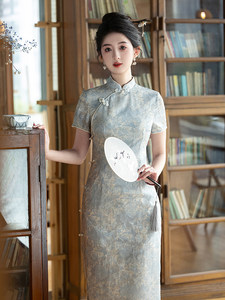 蓝色旗袍连衣裙女新中式2026年新款蓝日常大码年轻款妈妈中年长款