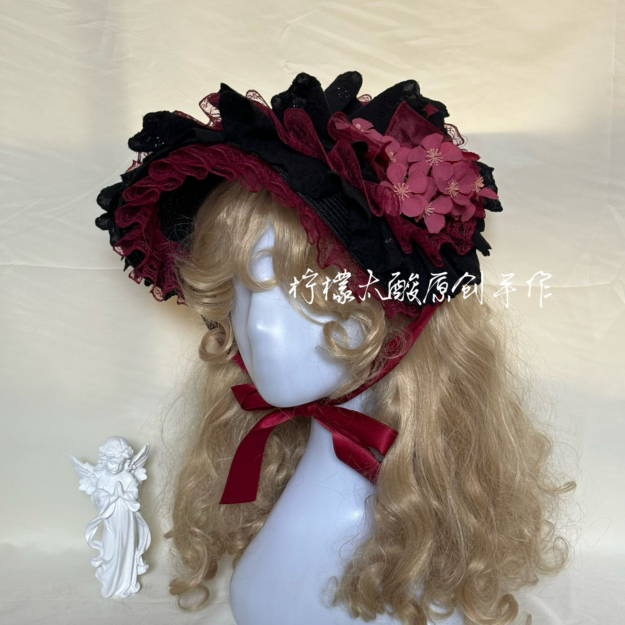 Original Lolita style, gorgeous black and white, red and white, black and red, gothic style, sweet and cool, bnt, Bonnet Lolita flat hat, versatile.