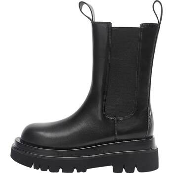 Daphne martin chimney boots