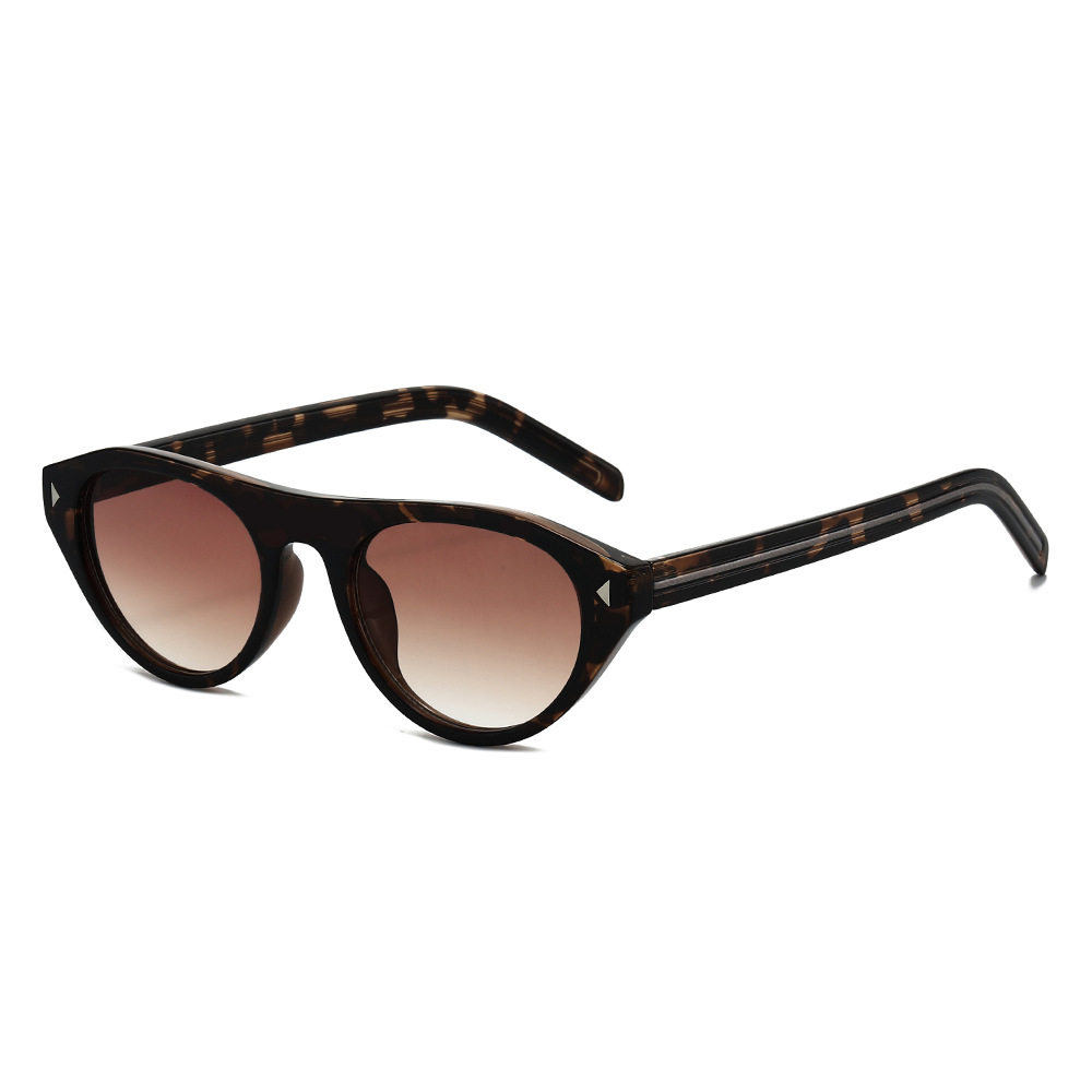 Cat-Eye Studded Sunglasses For Men - Sleek Black Frame With Gray Gradient Lenses_voghion.com