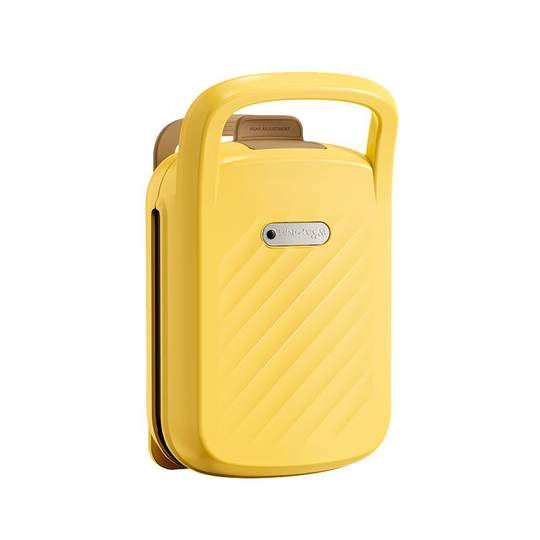 Сэндвичница с утолщенным медведем Приготовление для завтрака