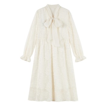 Qiushui yiren elegant dress with ribbon design