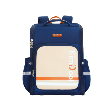Teacher recommends primary school students’ burden-reducing schoolbags