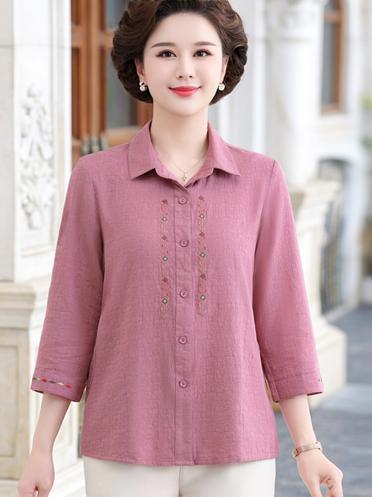 เสื้อเชิ้ตผ้าฝ้ายแท้แขนสามส่วนสำหรับคุณแม่ ด้านบนปักลาย เสื้อผ้าสตรีวัยกลางคนและผู้สูงอายุสไตล์เก๋ ใส่ฤดูใบไม้ผลิและฤดูร้อน เสื้อเชิ้ตผ้าฝ้ายแท้เรียบหรู บางเบา
