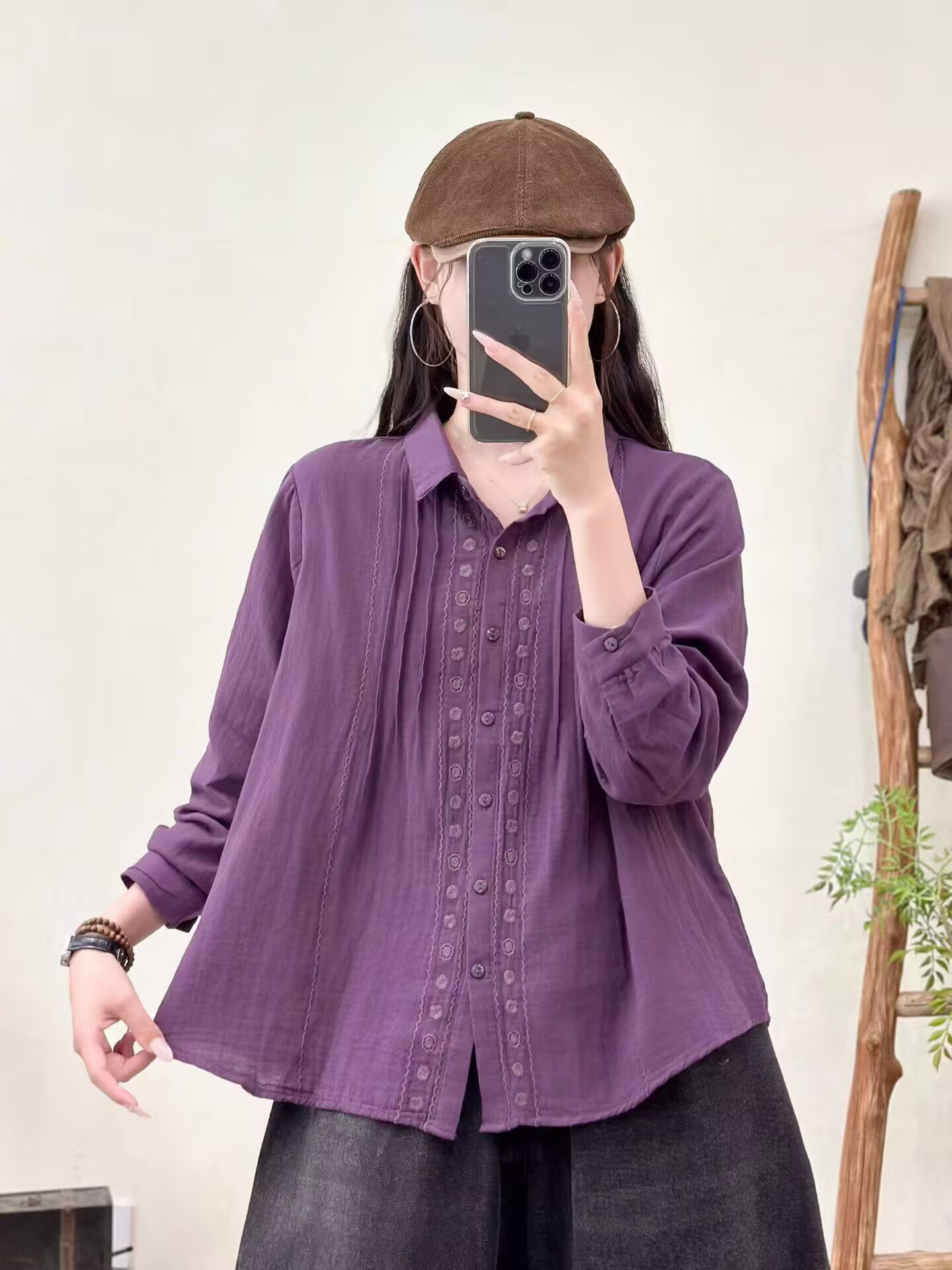 เสื้อผ้าผู้หญิงฤดูใบไม้ร่วงแบบใหม่ ดีไซน์อาร์ต ๆ หวาน ๆ เสื้อคอปกผ้าฝ้ายผสมลินิน สีพื้น แขนยาว ทรงหลวม ซ้อนชั้น
