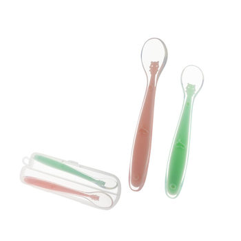 2 boxed spoons newborn silicone