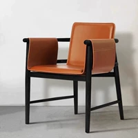 Оранжево-коричневая седельная кожа толщиной 2,2, черные ножки.