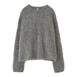 ມີຈຳນວນໜ້ອຍໃນສະຕັອກ Toteme Biella plush alpaca blend pullover neck round color solid sleeve knitted sweater