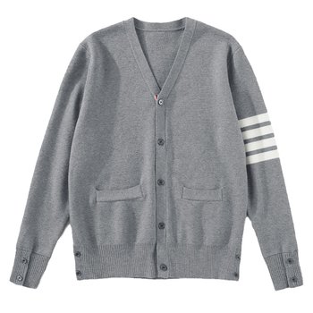 tb cardigan sweater ຜູ້ຊາຍກະທັດຮັດຂອງພາກຮຽນ spring ແລະດູໃບໄມ້ລົ່ນຍີ່ຫໍ້ trendy 2022 ຄູ່ຜົວເມຍໃຫມ່ V-neck sweater jacket ຜູ້ຊາຍ