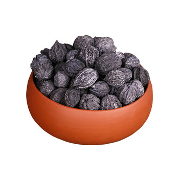 The main roaster makes tea with smokeless charcoal, smokeless and odorless