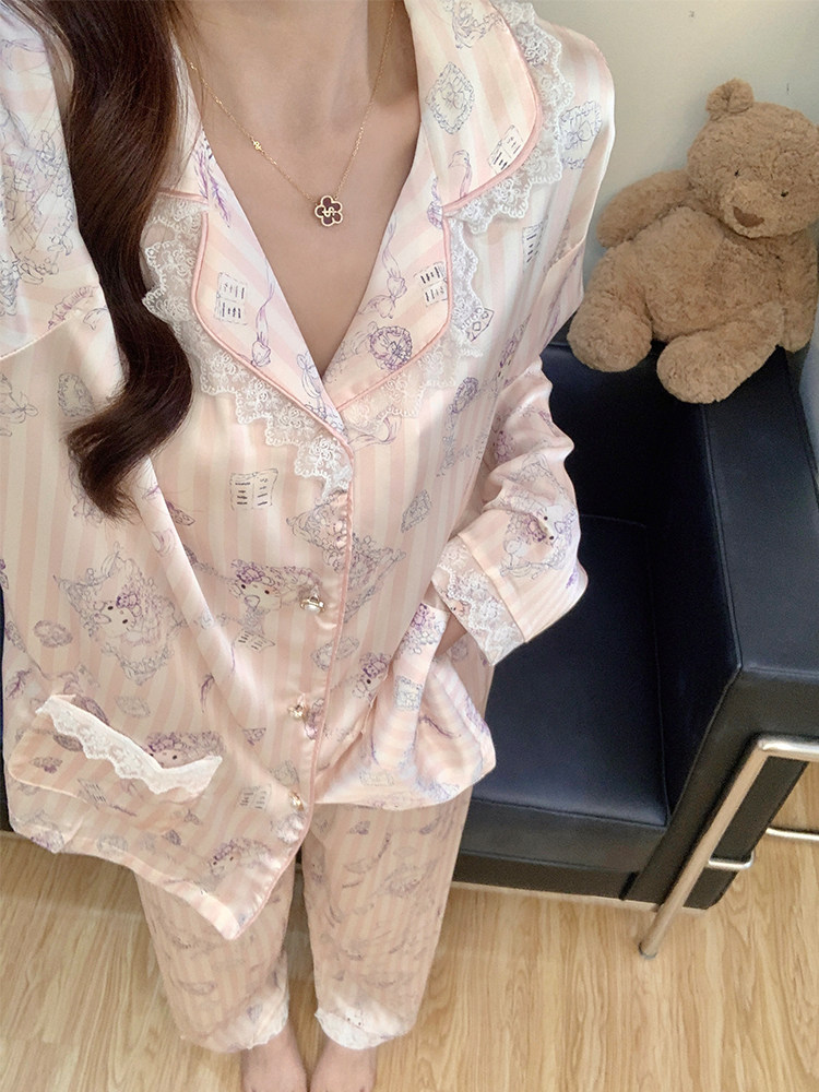 Sweet Hello Kitty silk pajamas for women, new autumn style, plus size loungewear with bra pads and cooling effect, two-piece set.