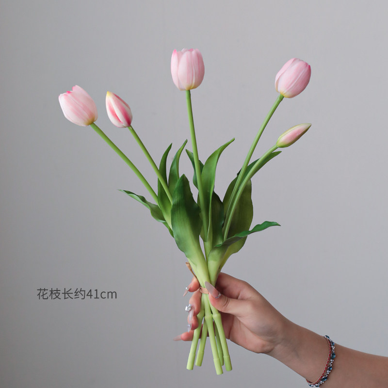 ดอกทิวลิปประดิษฐ์ สัมผัสเสมือนจริงระดับไฮเอนด์ ให้ความชุ่มชื้น จัดดอกไม้บนโต๊ะในห้องนั่งเล่น หรูหราเบาๆ พร้อมคุณภาพสูง